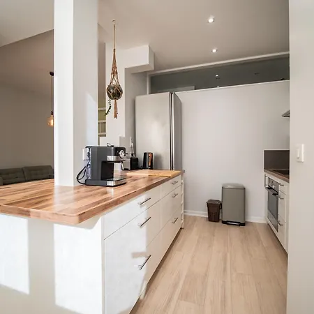 A Vos Pieds, Moderne Et Lumineux Страсбург