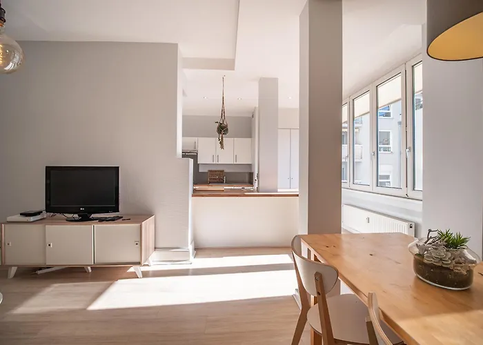 A Vos Pieds, Moderne Et Lumineux *