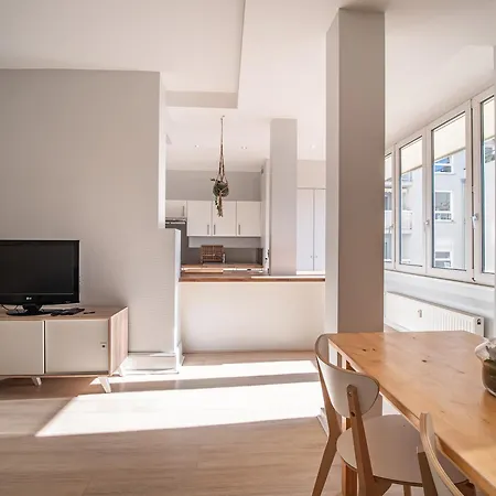 A Vos Pieds, Moderne Et Lumineux *